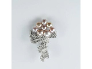 How to style silver brooch pin for formal occasion