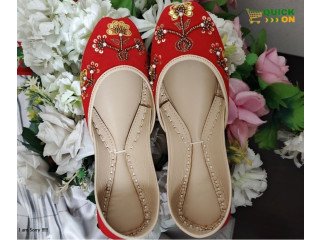Female Khussa in Kasur / [***] 